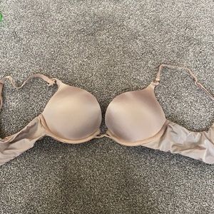 Nude Victoria’s Secret bombshell push-up bra